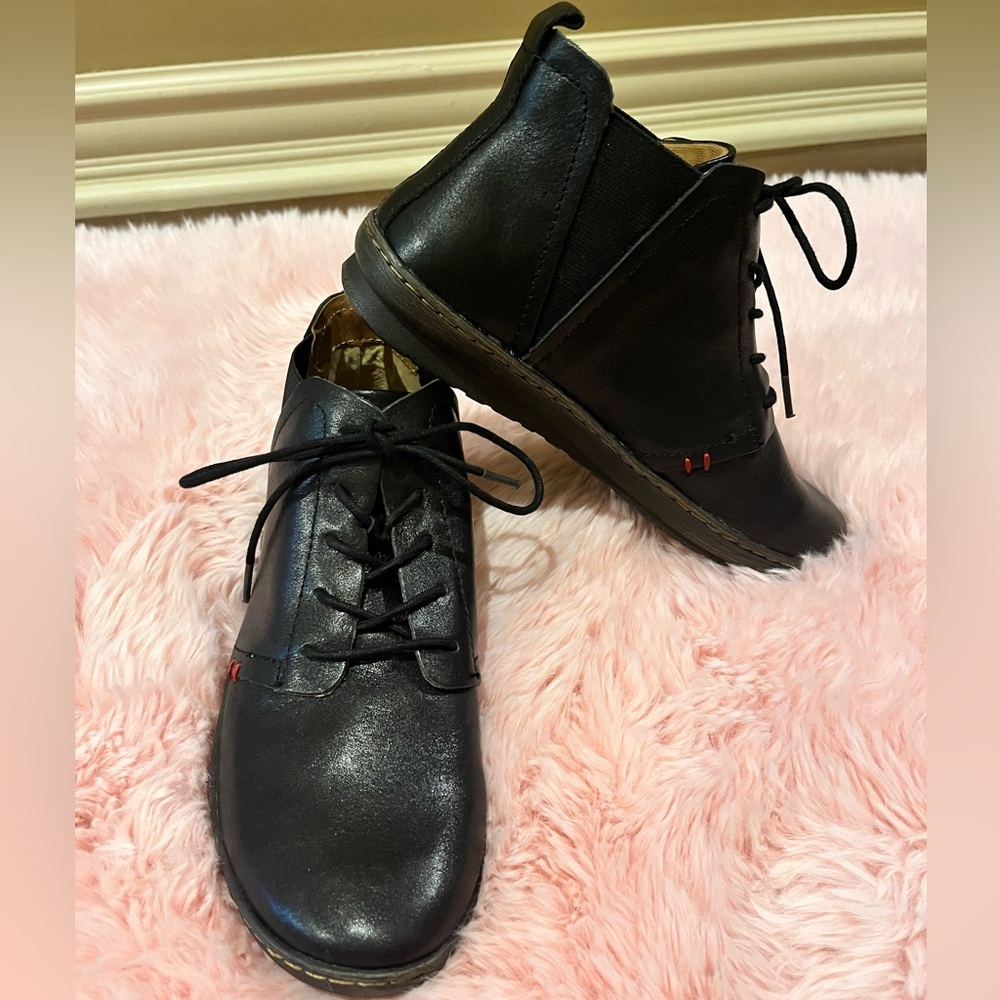 Women’s Montana ankle boot -Size 7